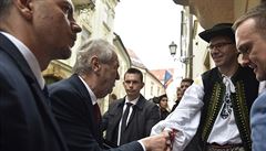 Prezident R Milo Zeman spolen se Zuzanou aputovou eský dm v Bratislav.