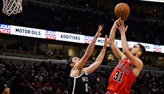 NBA: Basketbalisté Chicaga podlehli Brooklynu, Satoranský dal pět bodů