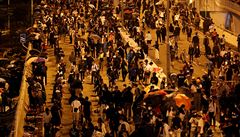 Protivládní demonstranti blokují silnici vedoucí k Polytechnické univerzit� v...