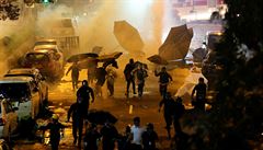 Policie nadle oblh univerzitu v Hongkongu, uvnit kampusu zstvaj destky student