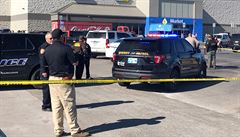 Útočník na parkovišti u Walmartu v Oklahomě zastřelil dva lidi, pak spáchal sebevraždu