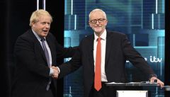 Jeremy Corbyn a Boris Johnson při televizní debatě.
