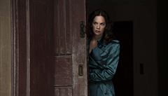 Seriál Jeho temné esence (2019). Reie: Jack Thorne.