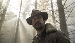 Seriál Jeho temné esence (2019). Reie: Jack Thorne.