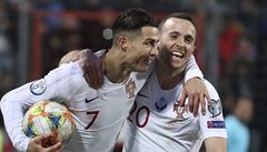 Ronaldo 99. gólem v reprezentaci poslal Portugalce na EURO, Anglie vyhrála v Kosovu 4:0
