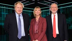 Boris Johnson, moderátorka Julie Etchinghamová a Jeremy Corbyn p�ed za�átkem...