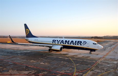 Letoun aerolinek Ryanair na leti�ti v Brn�