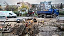 U zastávky Břevnovská v Patočkově ulici v souvislosti s havárií vody probíhaly...