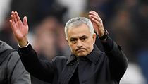 Jos Mourinho dkuje svm hrm za vhru 3:2 na hiti Wset Hamu.