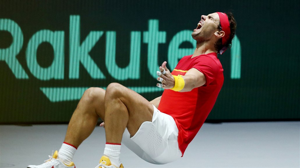 Rafael Nadal se raduje po vítězství v Davis Cupu