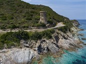 Na Korsice najdete mnoství starých kamenných viek
