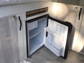 To je Karel. Dodávku Volkswagen Transporter 5 si studentka s pomocí p�átel...