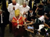 Pape Francis odchz po mi v katedrle Nanebevzet Panny Marie v Bangkoku.