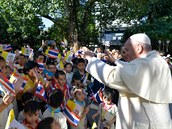 Pape Francis se úastnil slavnostního rozlouení, kdy odjídl z Bangkoku do...