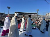 Pape Frantiek slouil svatou mi na stadionu v mst Nagasaki. Chystá se...