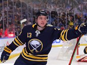 Jimmy Vesey se raduje po vstelené brance