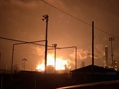 Exploze a nsledn por zvodu v texaskm Port Neches.
