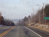 Silnice vedoucí do kanadského msta Asbestos