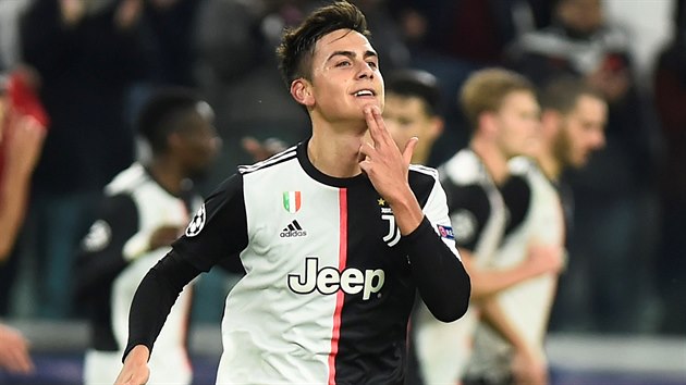 Paulo Dybala slaví svou krásnou vítznou branku v utkání s Atleticem Madrid.