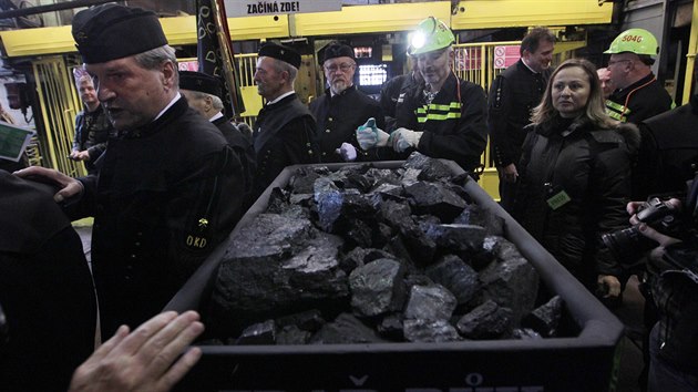 Poslední vytěžený vozík uhlí na Důl Lazy v Orlové na Karvinsku