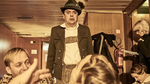 Inscenace Kosmos (2019). Re�ie: Ivan Buraj.