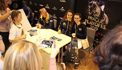 Global Champions Prague PlayOffs (Anna Kellnerová p�i autogramiád�)