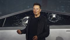 VIDEO: Musk za den zchudl o 19,5 miliardy. Při prezentaci rozbili nerozbitná skla Tesly