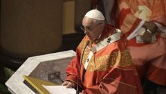 Pape� Francis slavil m�i v katedrále Nanebevzetí, v  pátek v Bangkoku v Thajsku.