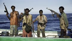 Somálští piráti - vesničani vyhnaní na moře ozbrojenými šéfy.