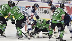 Zleva Mitchell Fillman a Jan Stránský z Mladé Boleslavi, Alexandre Mallet z...