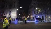 Policie v dob recepce hldala prostor ped Downing Street 10.