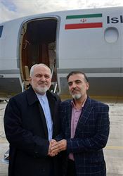 Ministr zahrani rnu Mohammad Davd Zarf (vlevo) a rnsk vdec Masd...