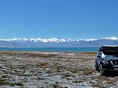 Jezero Karakul  je bezodtoké meteoritické jezero v severní ásti Pamíru Horním...