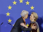 Dv eny ve vedení EU. Guvernérka Evropské centrální banky Christine Lagardeová...