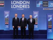 Generální tajemník NATO Jens Stoltenberg a britský premiér Boris Johnson...