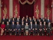 Spolená fotografie lídr lenských zemí NATO v Buckinghamském paláci.