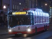 Pekelná jízda speciálního trolejbusu s ertem, Mikuláem a andlem v Ústí nad...