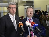 Zleva vicepremiér a ministr prmyslu Karel Havlíek (za ANO) a ministr...