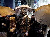 Protestující v Hongkongu.