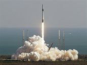 tvrtení start rakety Falcon 9, která nese zásobovací lo Dragon k Mezinárodní...