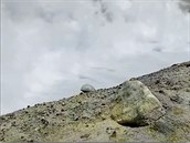 Pohled z okraje kráteru sopky Whakaari, piblin 30 minut ped erupcí. Foto je...