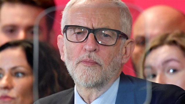 Labouristický pedseda Jeremy Corbyn pi proslovu.