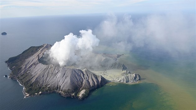 White Island po výbuchu sopky v pondlí 9. prosince.