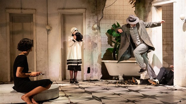 Inscenace Sonety (2019). Re�ie: SKUTR