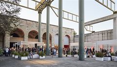 V polovin záí florentskou Stazione Leopolda zaplnily desítky stánk malých...