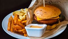 Ve Forky’s si můžete dát Cheez Burger s plátkem rostlinného „cheddaru“ podávaný... | na serveru Lidovky.cz | aktuální zprávy
