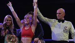 OBRAZEM: Bytyqi obhájila titul organizace WBC v lehké minimuší váze a zůstává nadále neporažená
