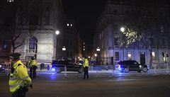 Policie v dob� recepce hlídala prostor p�ed Downing Street 10.