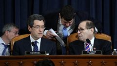 P�edseda amerického soudního výboru Jerrold Nadler (vpravo) se zástupcem...