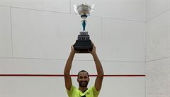 Daniel Mekbib se raduje z triumfu na turnaji v Medicine Hat.